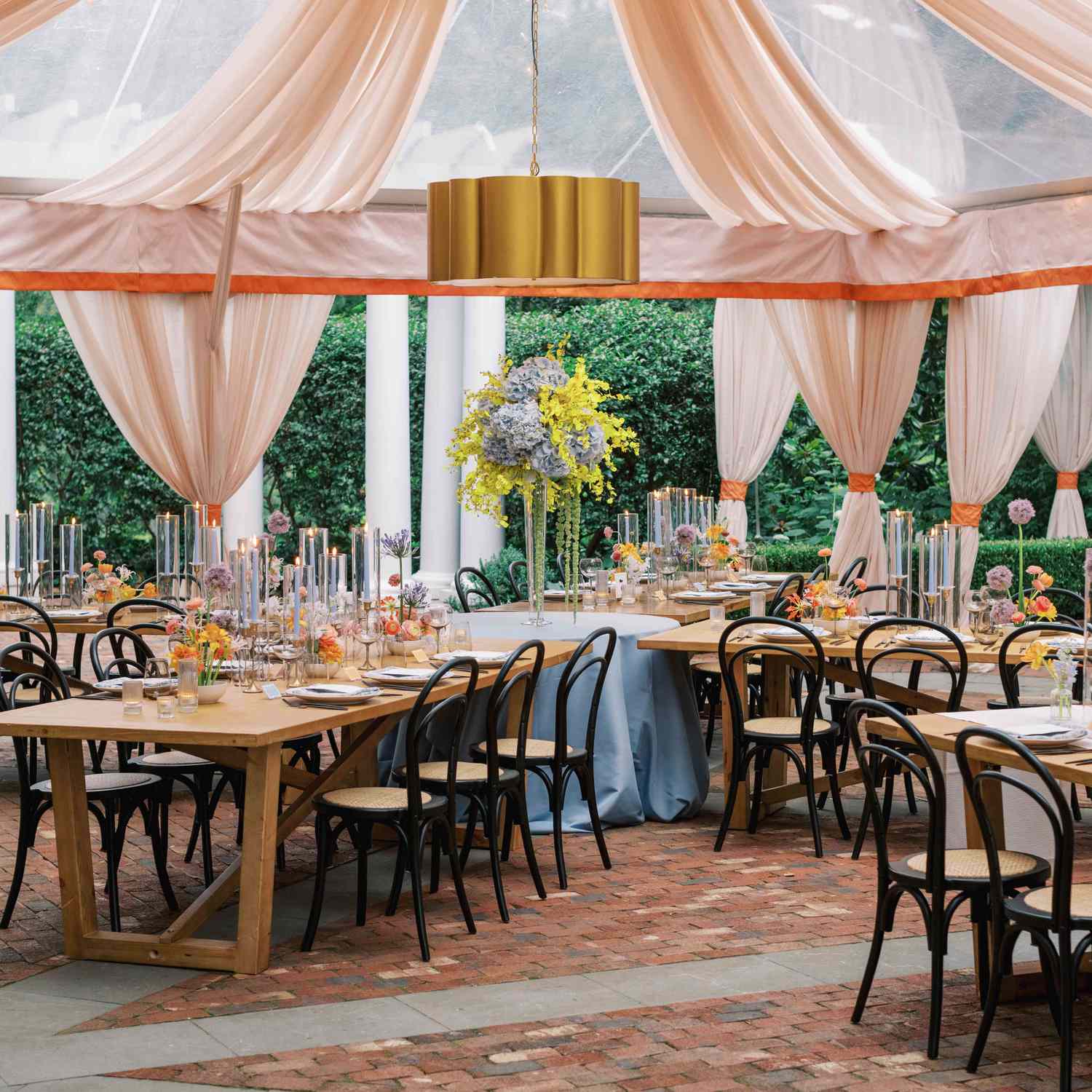 Chair and Table Arrangement :7 Ways to Master Event, For Maximum Comfort and Space